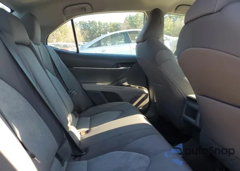 2021 Toyota Camry Le z USA, uszkodzony, nr VIN 4T1C31AK3MU561622